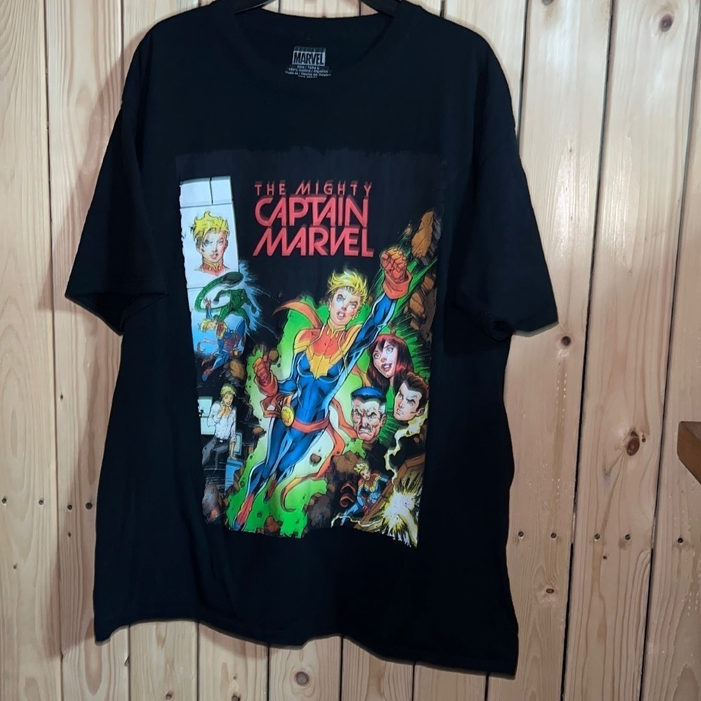 The Mighty Captain Marvel Black T-Shirt L - Picture 1 of 4